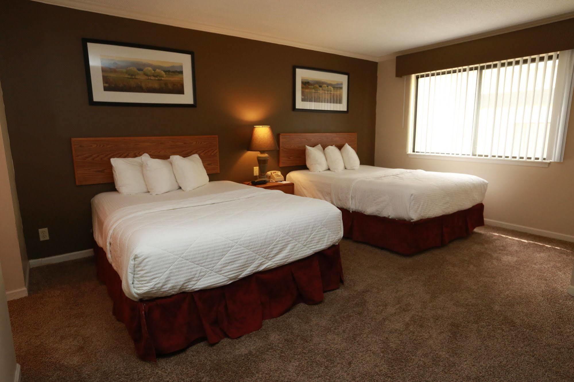 Sterling Hotel And Suites 클리브 외부 사진