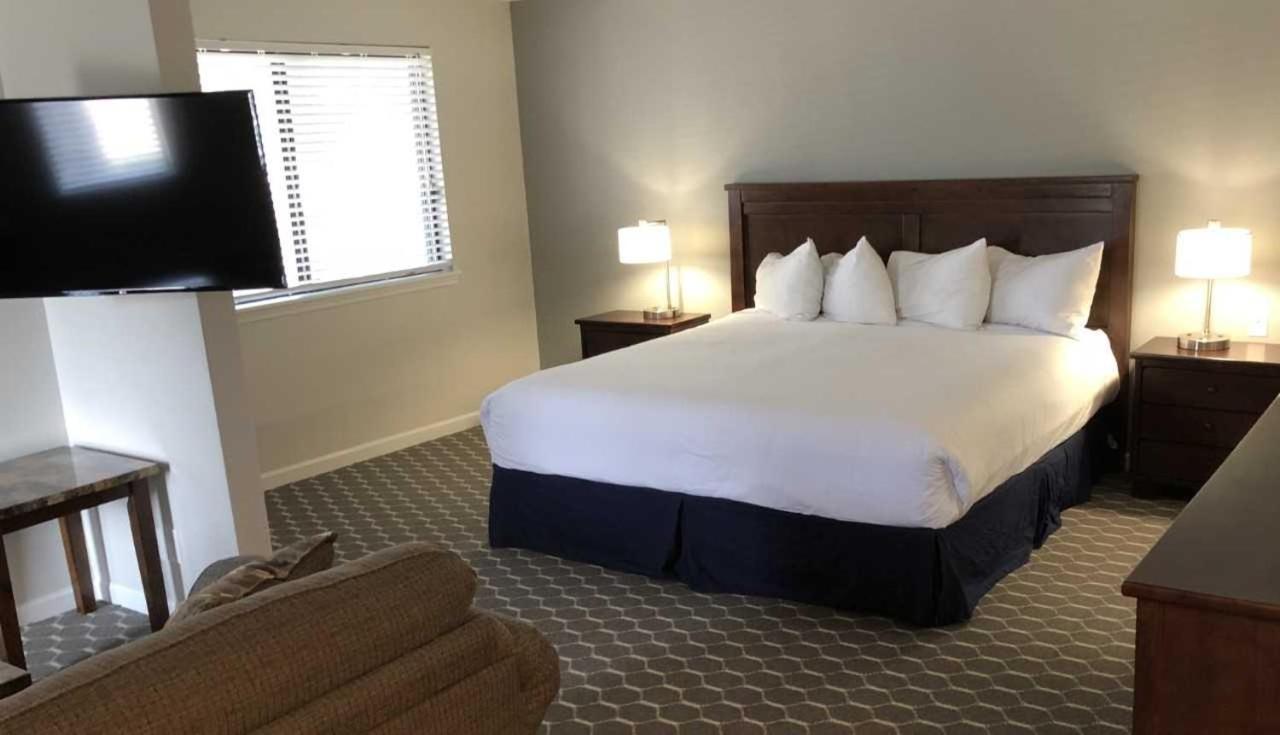 Sterling Hotel And Suites 클리브 외부 사진