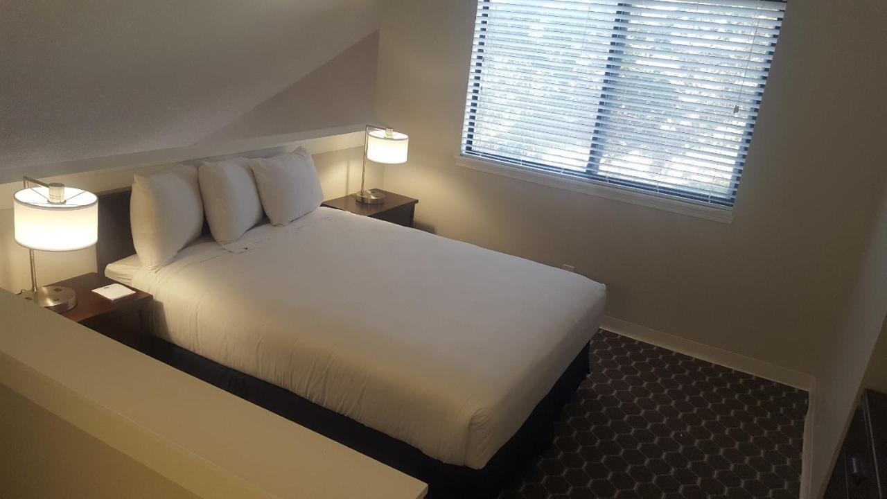 Sterling Hotel And Suites 클리브 외부 사진