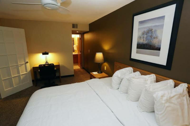 Sterling Hotel And Suites 클리브 외부 사진